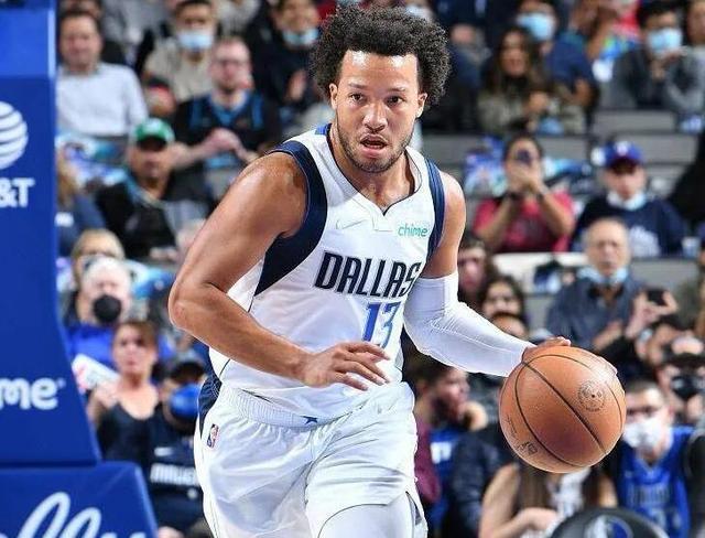 成了鲜明的 成了鲜明的