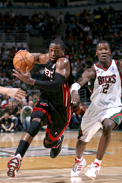 也凸显了德 也凸显了德